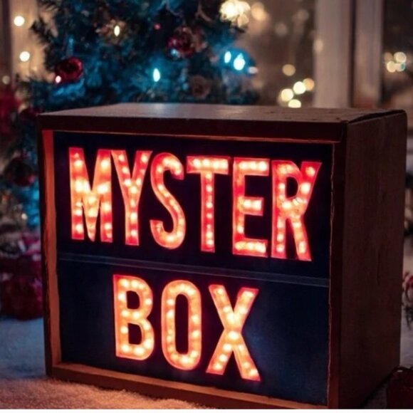 Mystery box of 7 items - Picture 1 of 1